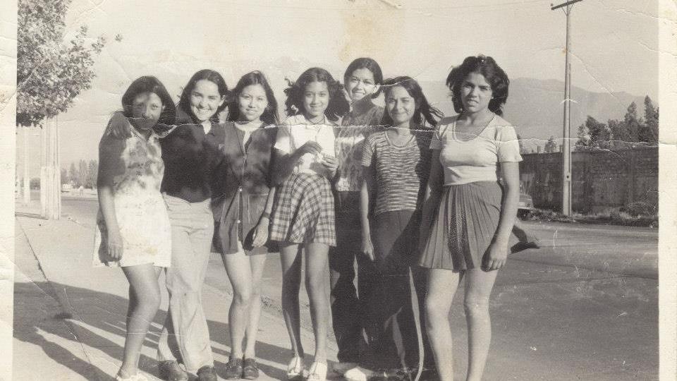 Calle Doctor Guillermo Mann, 1972. María Antonieta González Reyes, Erika Ilia Araya Reyes, y amigas.