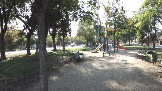 Parque Central, Comuna de Independencia, espacio urbano patrimonial aun no reconocido oficialmente como tal, dispuesto por el urbanista austríaco Karl Brunner, desde 1934. Fotografía MIP., 2015.