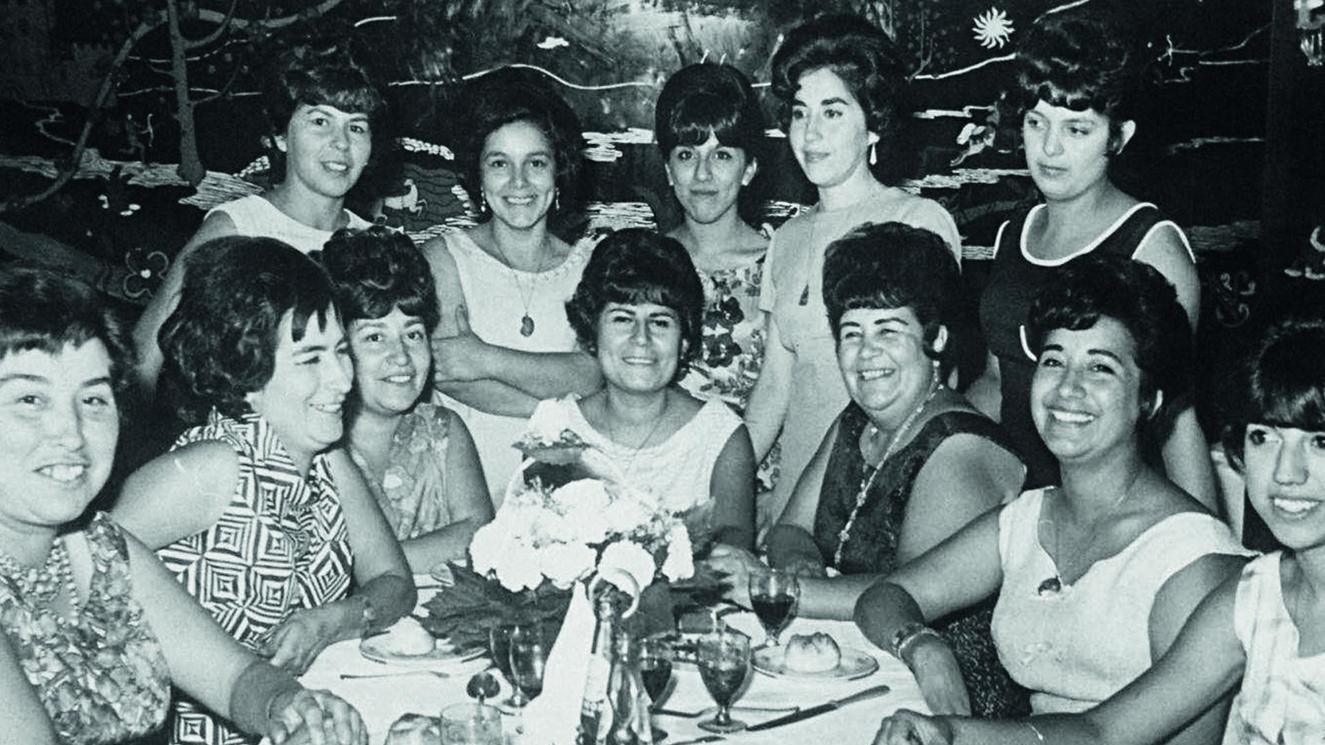 Restaurante Nuria, Agustinas 705, 1967. Colección Mujeres en Santiago