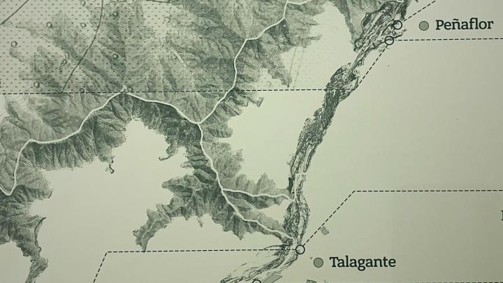 Exposición "Mapocho Aguas Abajo. Revalorización del patrimonio y paisaje ribereño", de Mapocho 42K Lab UC. Convocatoria Habitar la Ciudad 2025/2026.