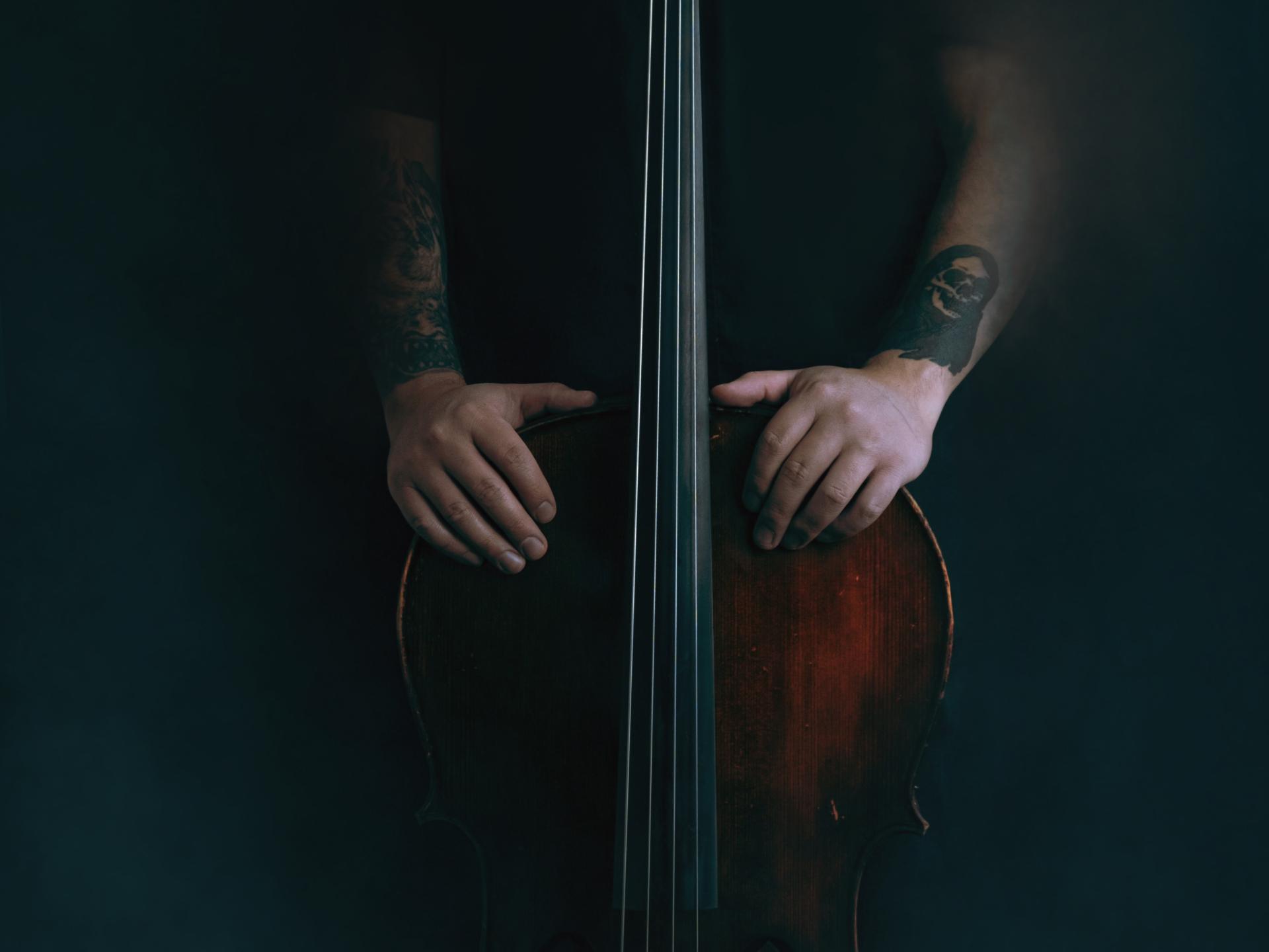 Cello Anacrónico, intérprete Ramón Poveda