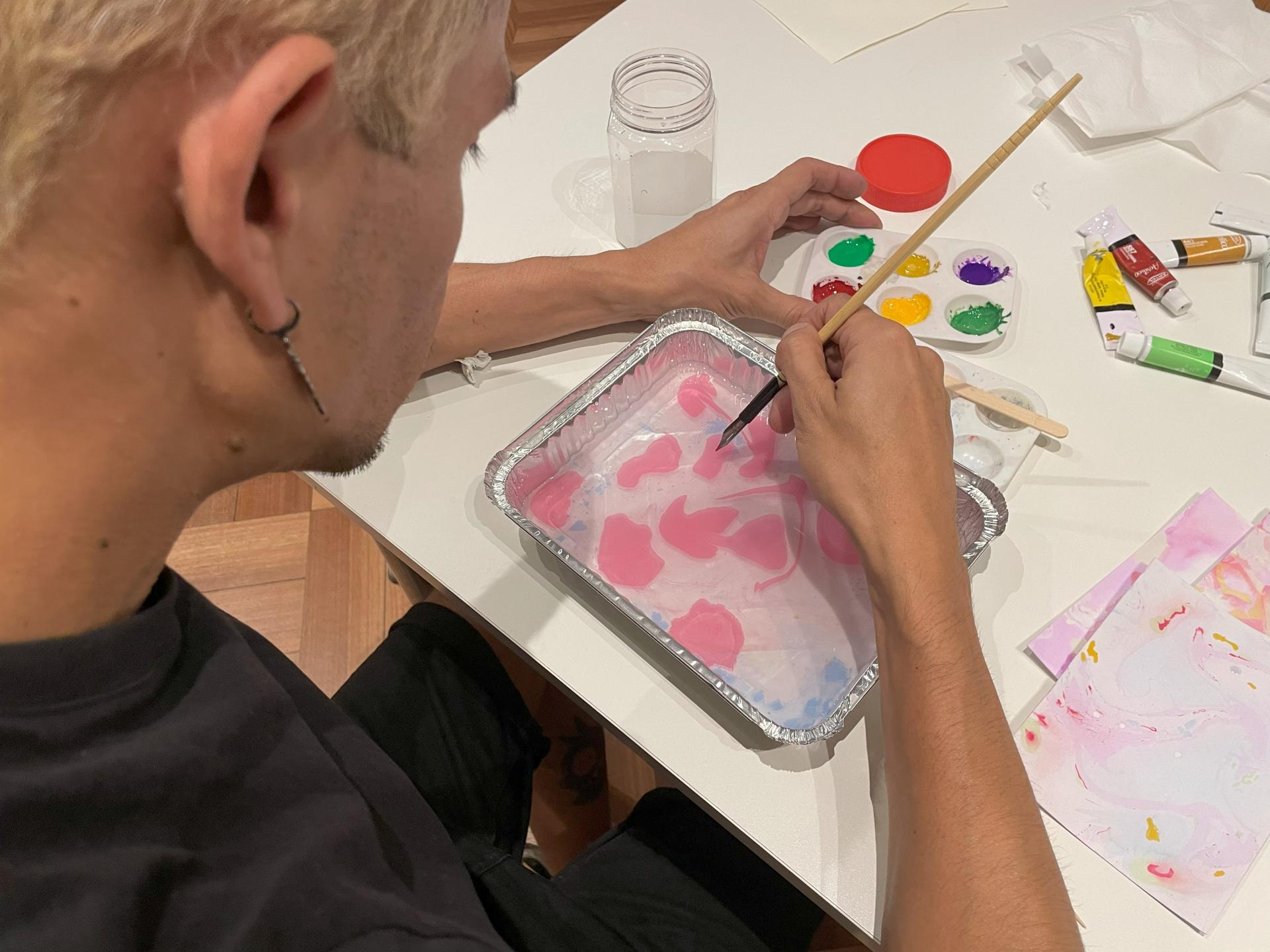 Taller de pintura marmoleado en papel