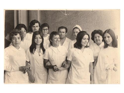 María Gómez junto a sus compañeras de trabajo