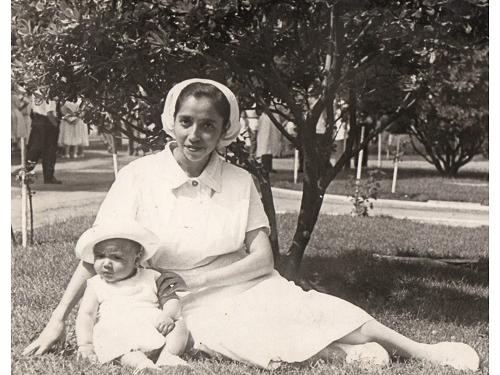 María Gómez con su hijo Eugenio