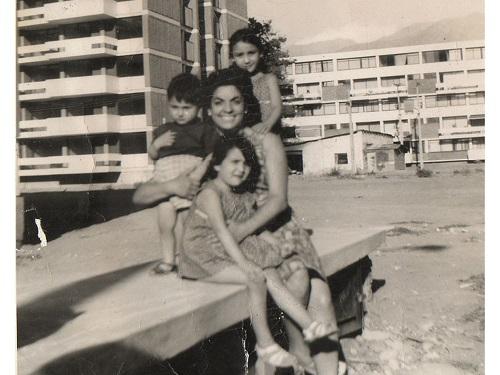 Lucía Torrealba y sus hijas Lucía y Verónica Herrera Castro junto a Lucía Andrea Morales