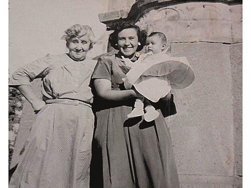 Edelmira Faúndez Henríquez, María Morales Faúndez y María Figueroa Morales