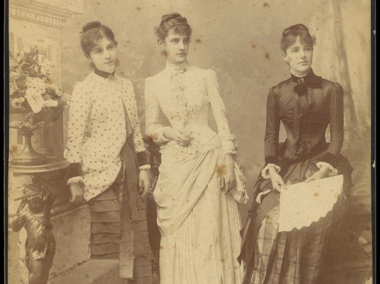 Blanca, Eugenia y María Magdalena Vicuña Subercaseaux