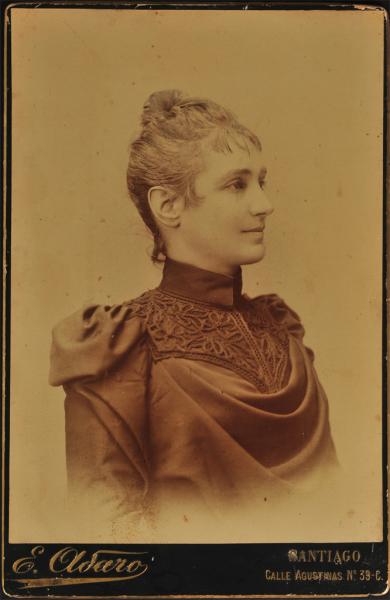 Victoria Subercaseaux de Vicuña a los 40 años