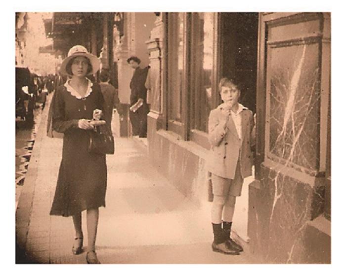María Isabel Medina y niño desconocido María Isabel Medina y niño desconocido