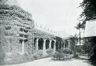 Fachada principal de la Casa Quinta